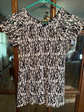 Luna Rae Black White Textured Lace Smocked Neck Short Sleeve Top‎ Small